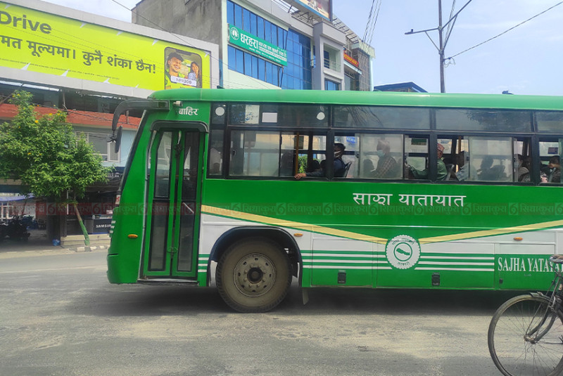 हड्तालमा पनि चले साझाका बस (तस्विरहरु)