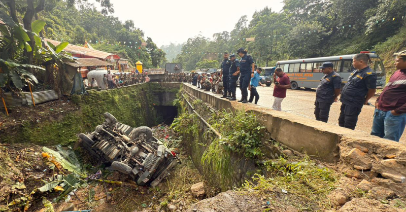 नेपाली सेना सवार ट्रक दुर्घटना, तीनको अबस्था गम्भीर