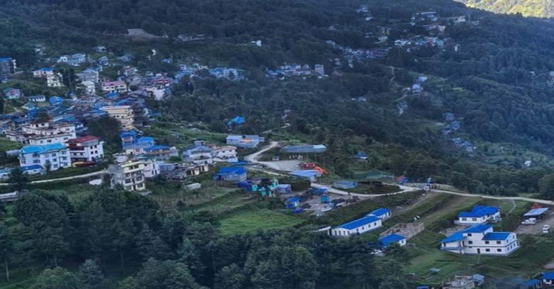 मुख्य नाकामा सडक भासिएपछि स्थलमार्गबाट सोलुखुम्बुमा आवागमन बन्द