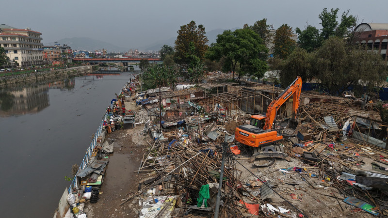 शान्तिपूर्णमारुपमा खाली भयो थापाथलीको सुकुम्वासी बस्ती (ड्रोन भ्यू तस्बिरहरू)