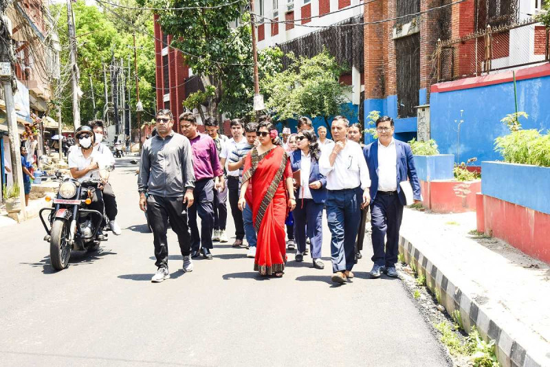 ‘धुलोरहित सडक’ निर्माण कार्यको अनुगमनमा सुनिता डंगोल: प्राविधिक प्रतिवेदन पेश गर्न निर्देशन
