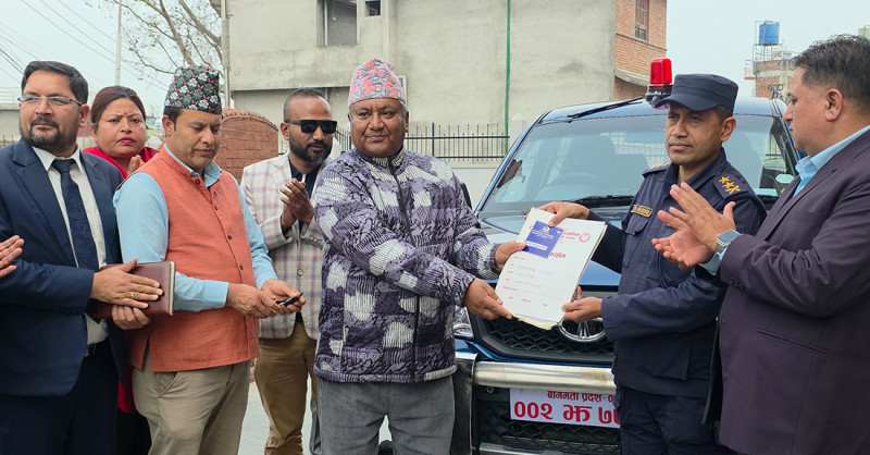 सूर्यविनायकद्वारा प्रहरी बृत्त जगातीलाई गाडी हस्तान्तरण