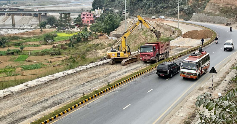 भाँसिएको चार महिनापछि मुग्लिन–पोखरा सडक मर्मत सुरु