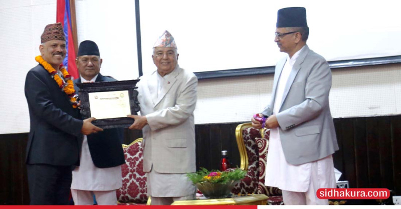 राष्ट्रपतिद्वारा वरिष्ठ पत्रकार दाहाल सम्मानित