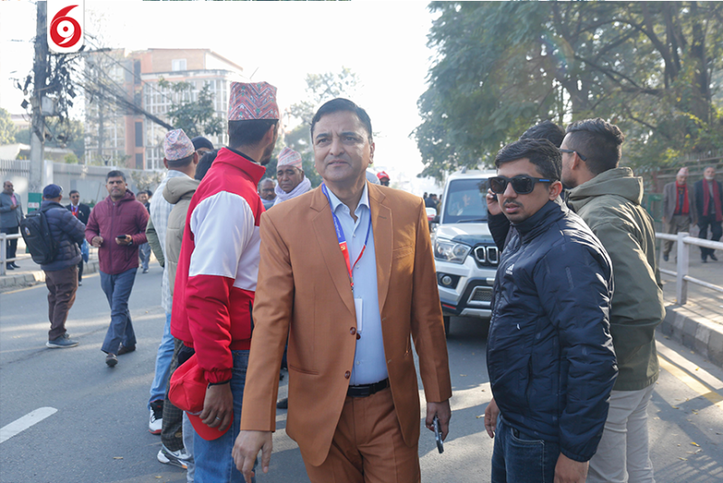 ओलीलक्षित योगेशको टिप्पणी– पार्टीमा रडाको, उही छापामार शैली !