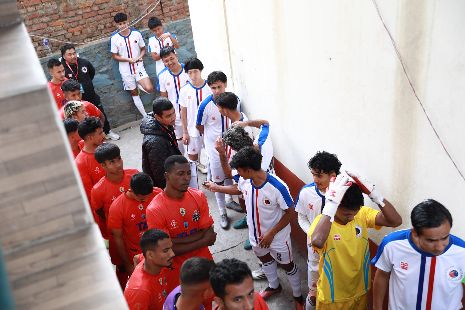 साम्बाको समर्थनमा फ्रेन्ड्स क्लबका खेलाडीले बाँधे कालोपट्टि (तस्बिरहरु)