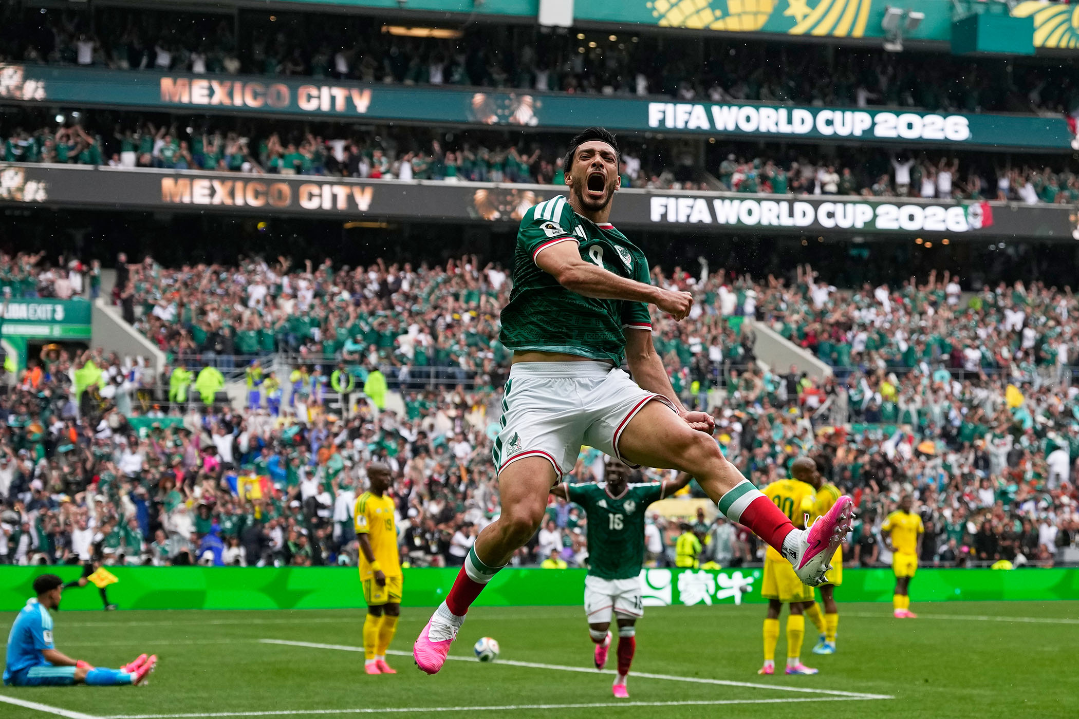 APTOPIX-South-Africa-Mexico-WCup-Soccerr-1781233214.jpg