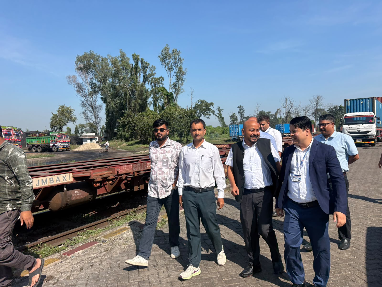 वीरगञ्ज सुक्खा बन्दरगाहमा पूर्वाधार समितिका सभापतिको अनुगमन