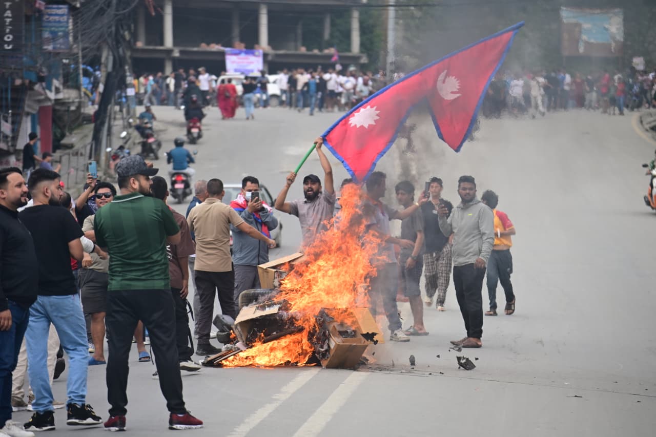 बालाजुमा यसरी भइरहेको छ प्रदर्शन (तस्बिरहरु)