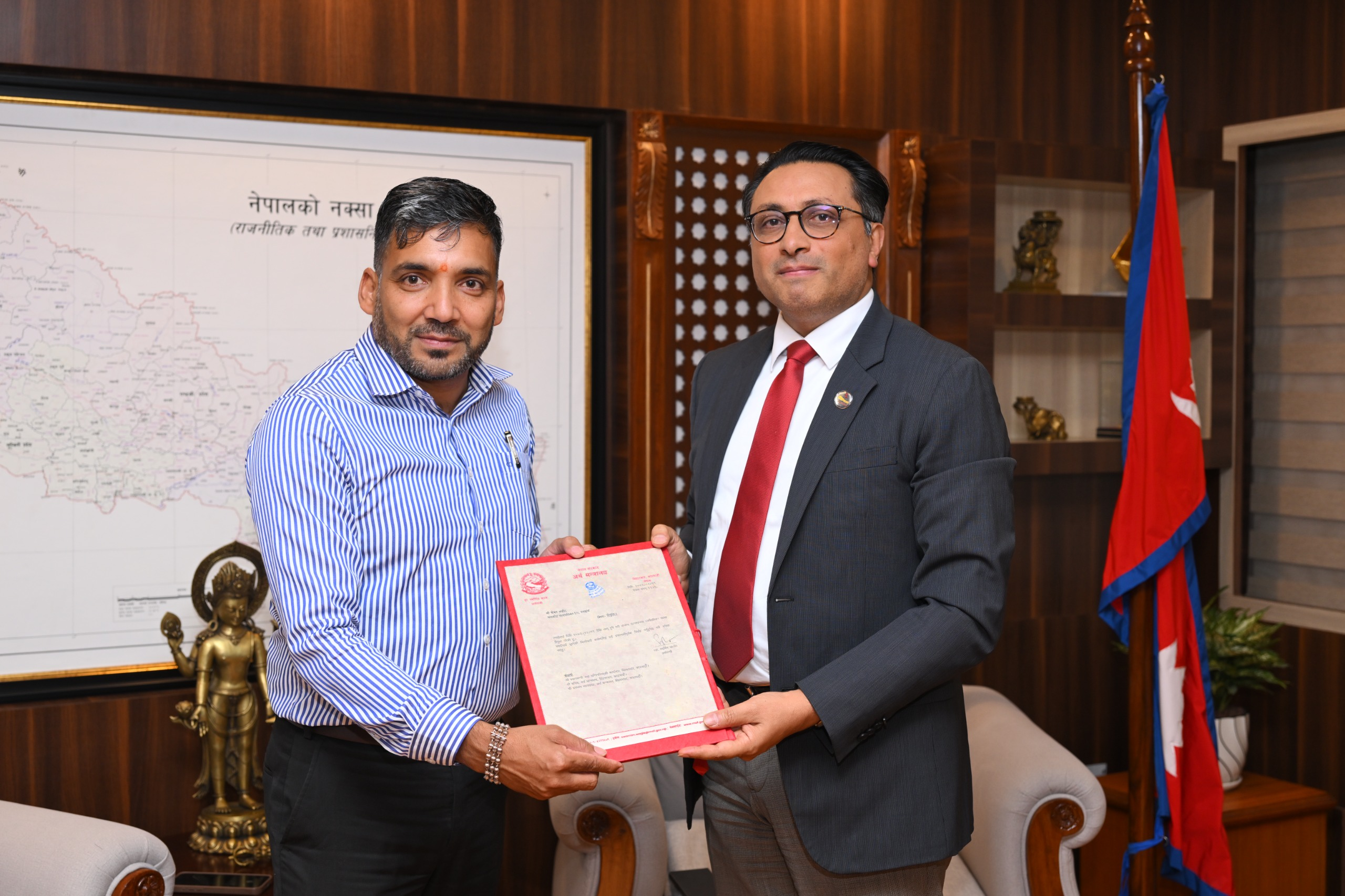 अर्थमन्त्री डा.स्वर्णिम वाग्लेको राजस्व सल्लाहकारमा एफसीए भोजन अर्याल नियुक्त