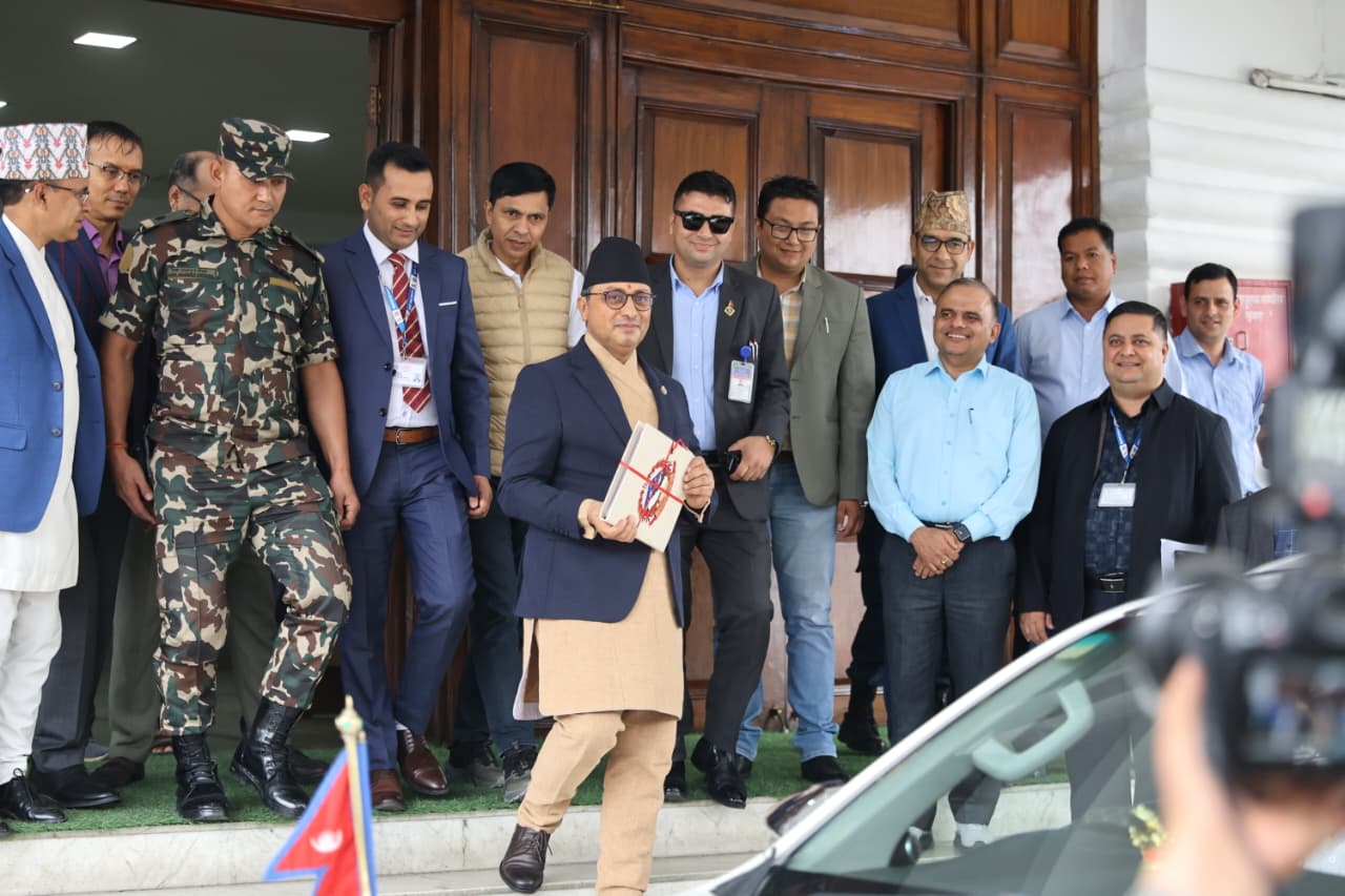 न ब्रिफकेस, न झोला, पुस्तिकामै बजेट