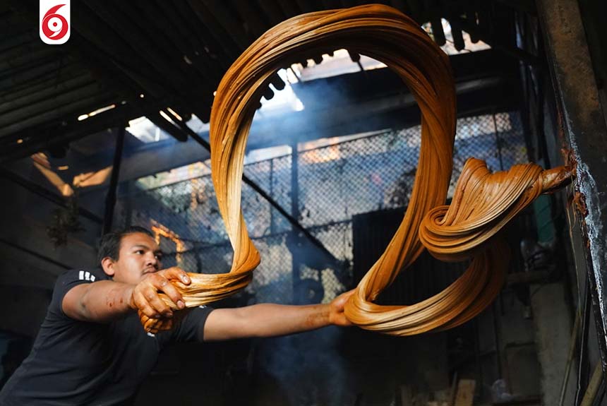 माघे सङ्क्रान्तिका लागि चाकु उत्पादनमा व्यस्त टोखाका व्यवसायी