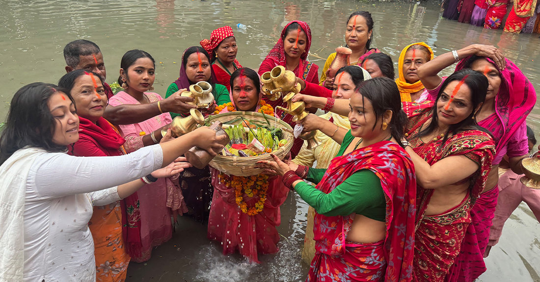 उदाउँदो सूर्यलाई अघ्र्य दिएर छठपर्वको समापन
