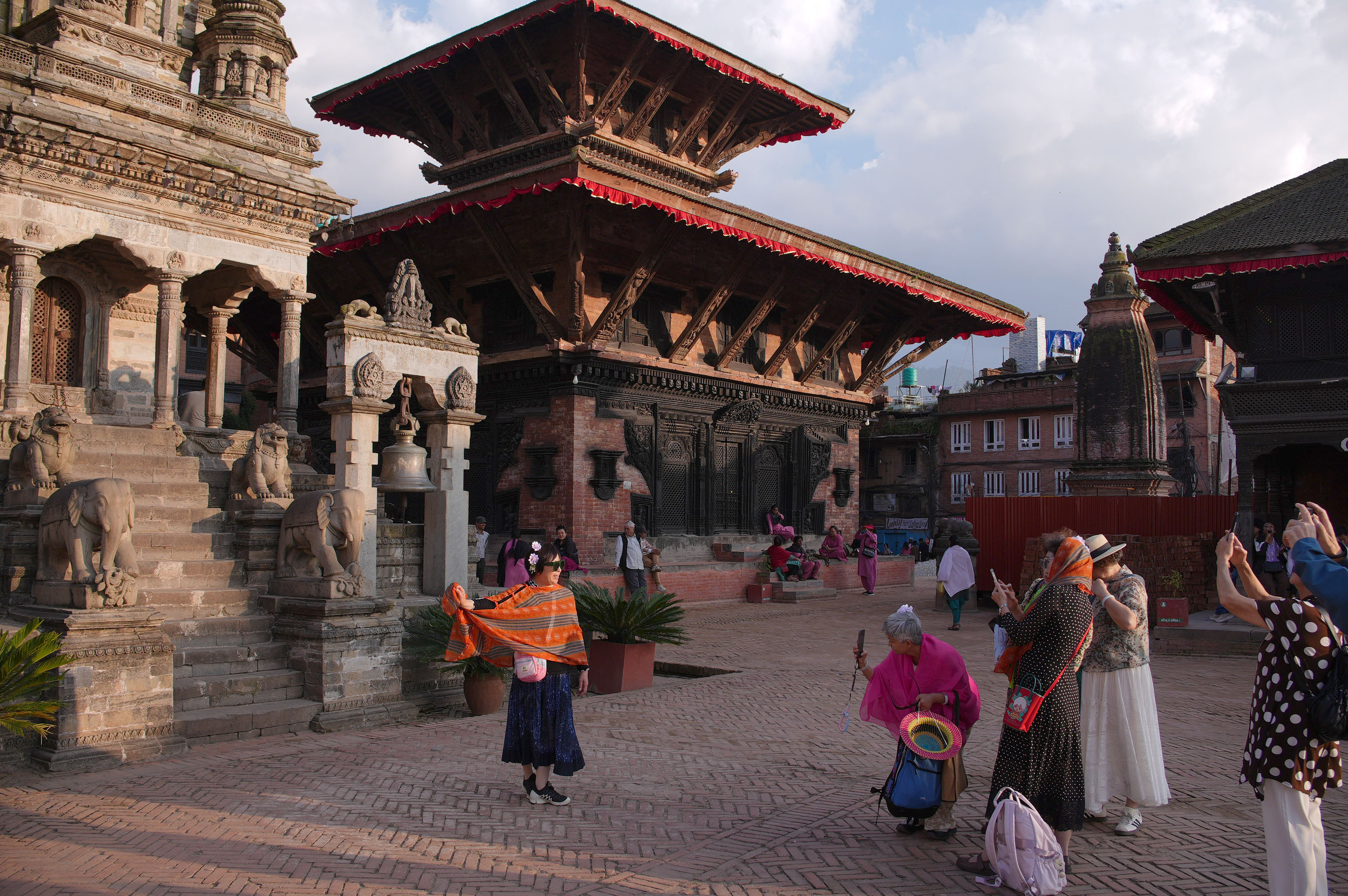 Chinese-Tourist_Bhaktapur-Durbar_Sidhakura-(10)-1792129333.jpg