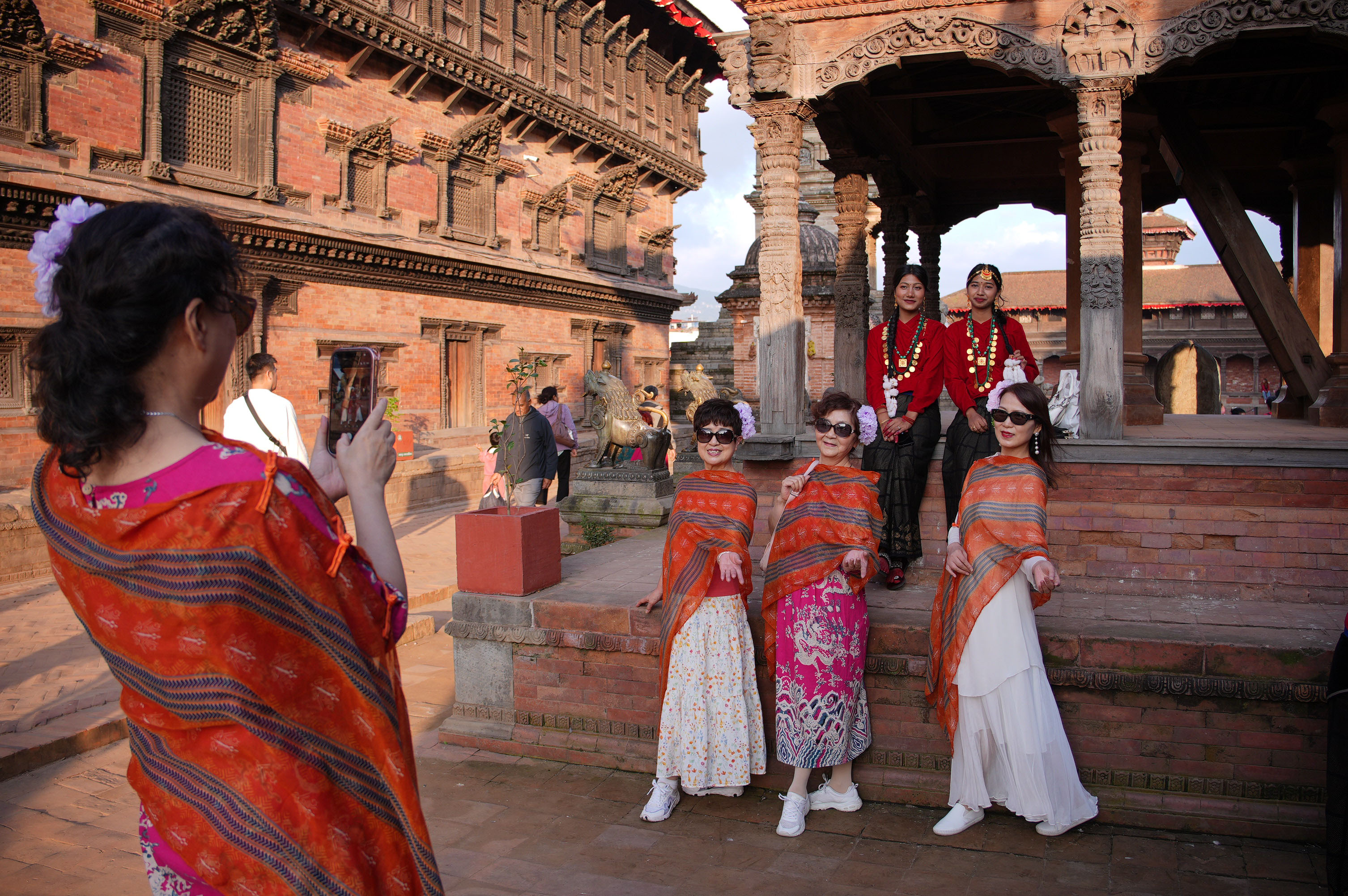 Chinese-Tourist_Bhaktapur-Durbar_Sidhakura-(12)-1792129335.jpg
