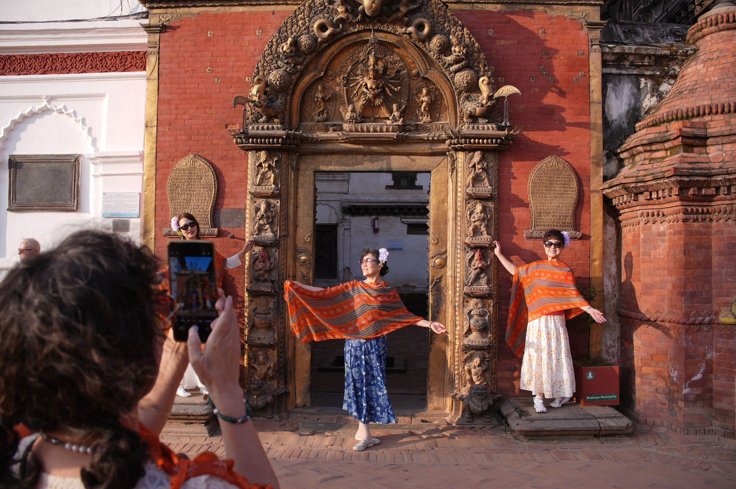 Chinese-Tourist_Bhaktapur-Durbar_Sidhakura-(2)-1792129337.jpg