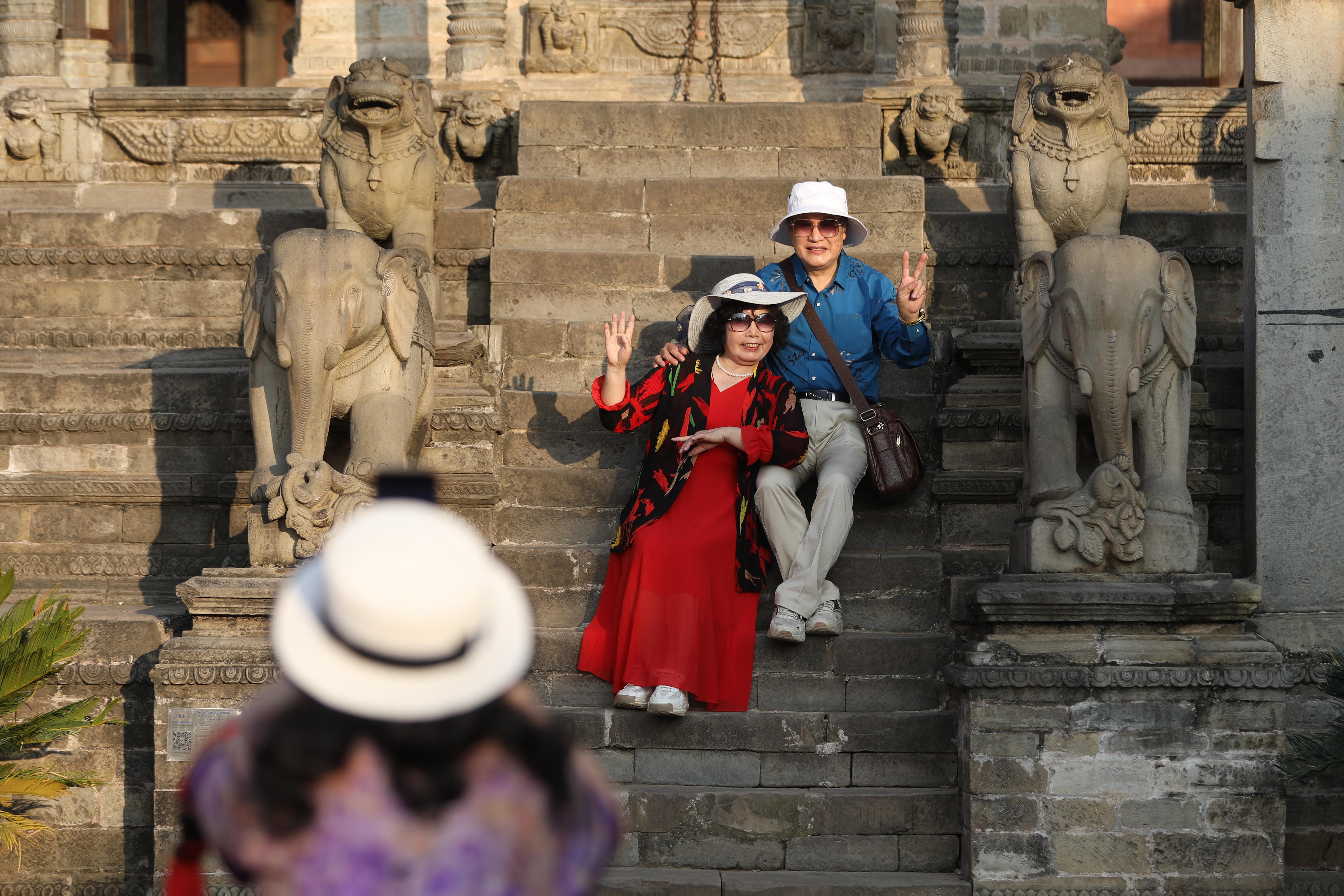 Chinese-Tourist_Bhaktapur-Durbar_Sidhakura-(4)-1792129339.jpg