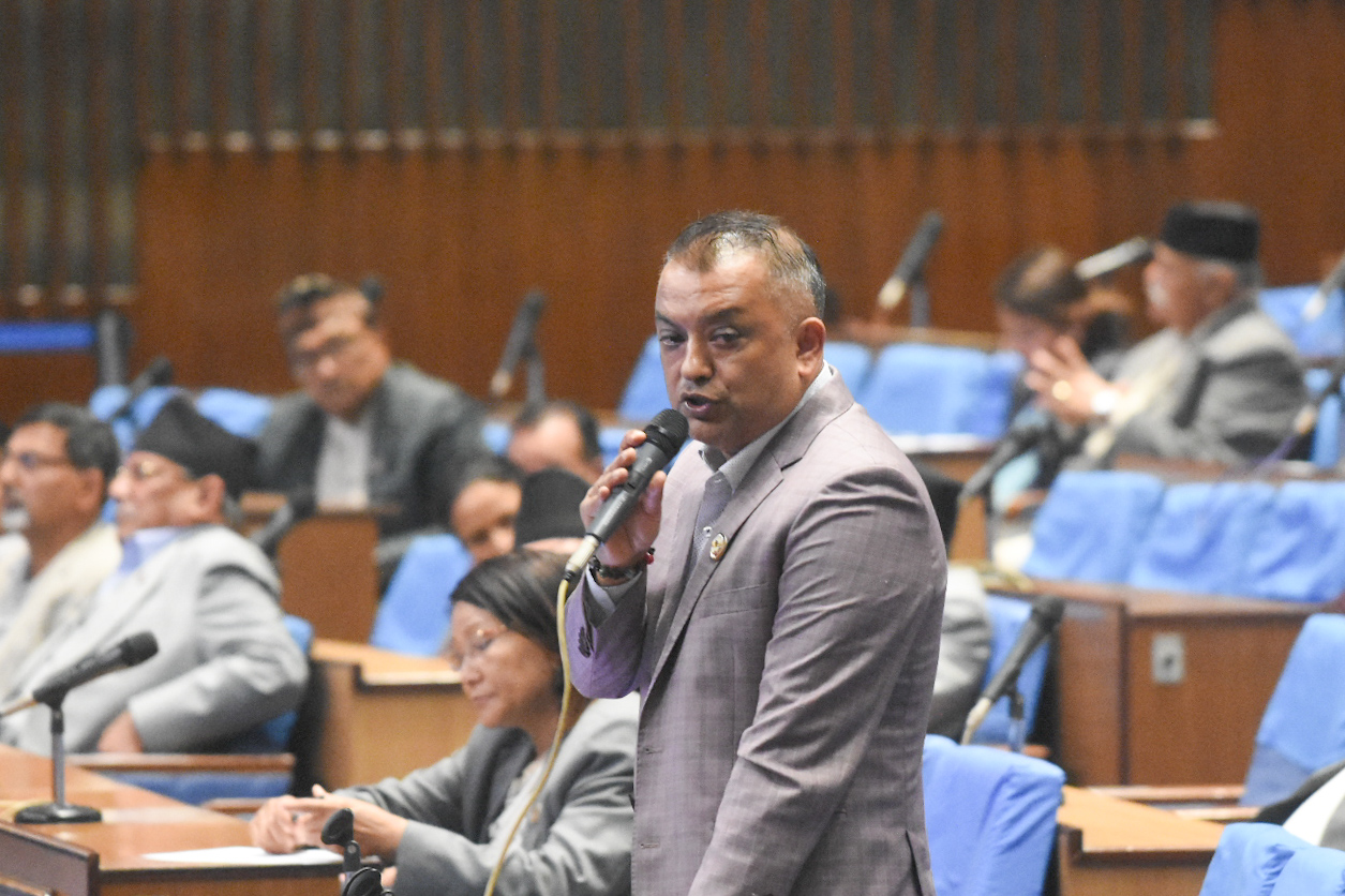 संविधान विपरित भएका षड्यन्त्रविरुद्ध सबै दल एक हुन गगन थापाको आह्वान