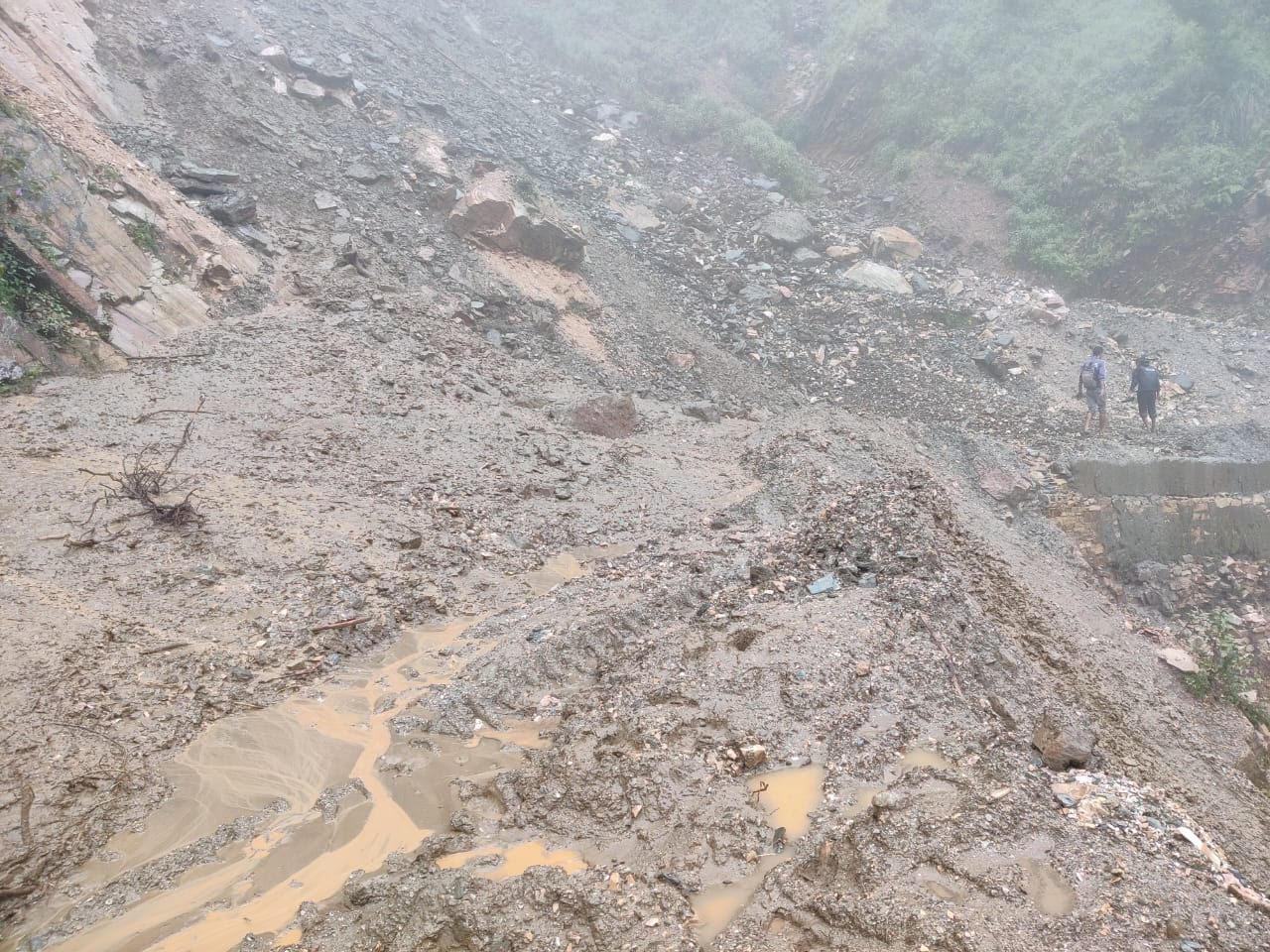 दार्चुला–गोकुेलेश्वर सडकः तेर्छालेक रनेबास क्षेत्र अवरुद्ध