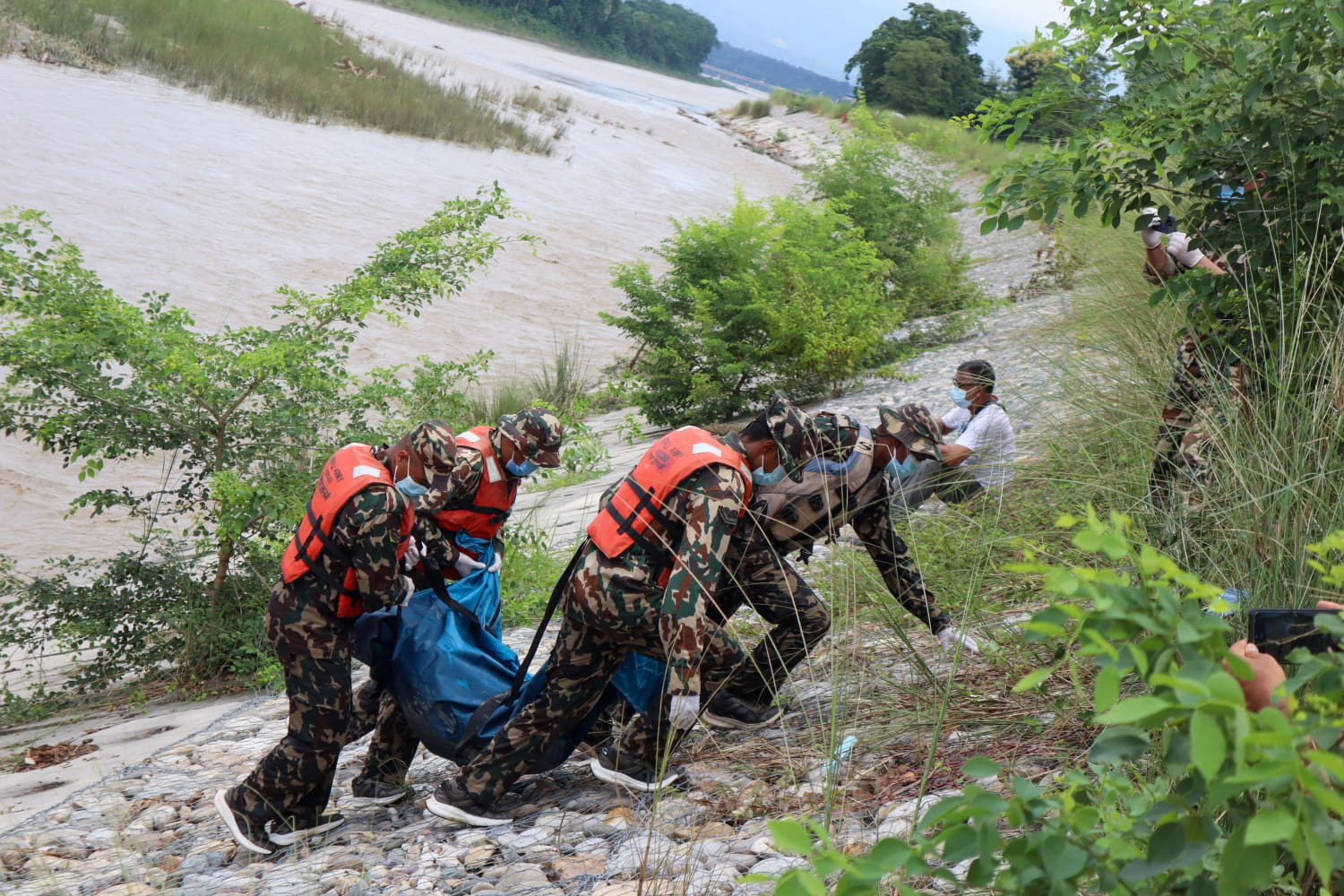 Dead-Body-Rescue-by-Nepal-Army-Chitwan-Photos-(6)-1788176340.JPG