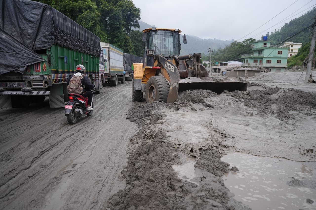 बाढीपछि लेदोमा डुबेको बैरेनी बजार (तस्बिरहरू)