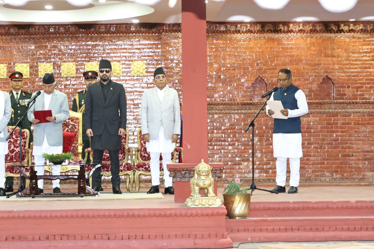 नवनियुक्त उद्योगमन्त्री  दीपक कुमार साहद्वारा शपथ ग्रहण