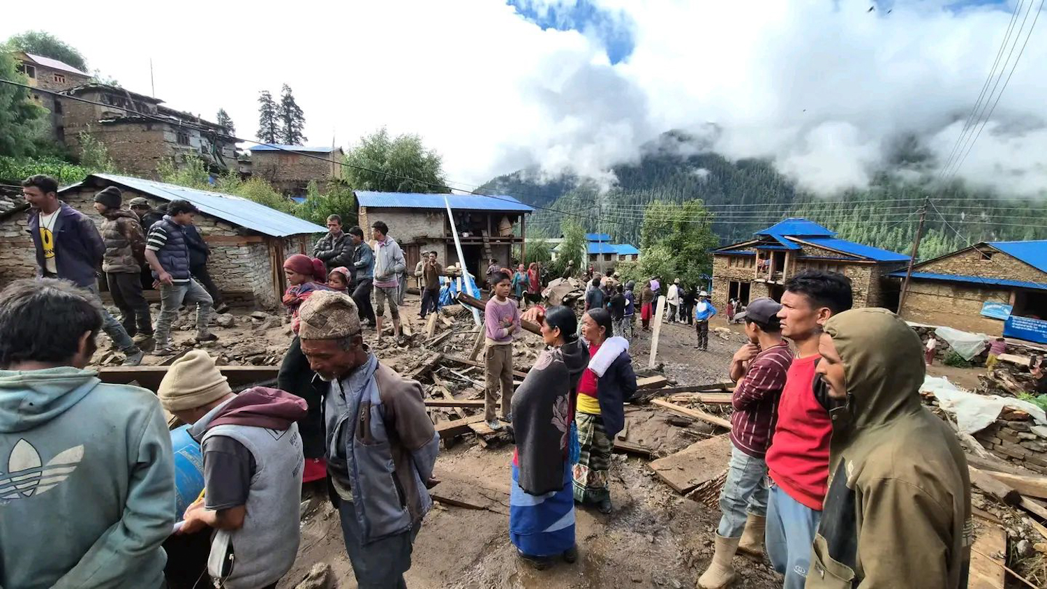 डोल्पाको जगदुल्लामा हिलोसहितको बाढीः एक महिलाको मृत्यु, ६ जना घाइते (तस्बिरहरु)