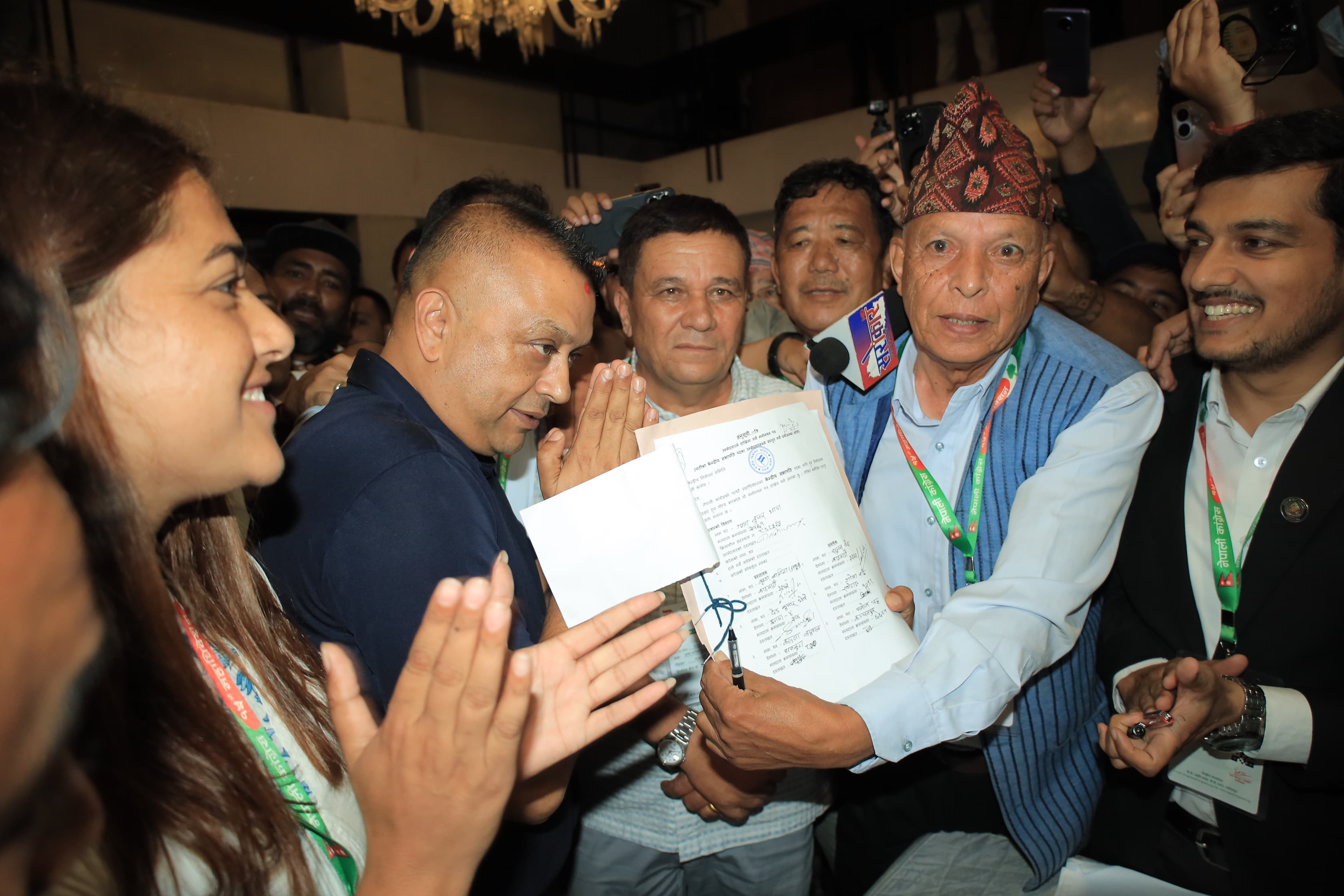 सभापतिमा गगन थापाको उम्मेदवारी (तस्बिरहरू)
