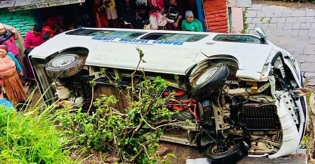 विद्यार्थी बोकेको भ्यान दुर्घटना हुँदा छ घाइते