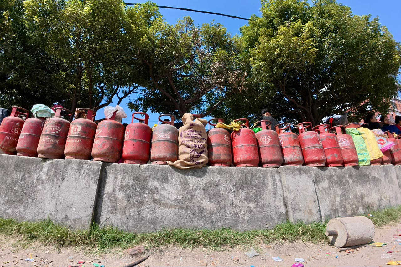 Gas-Line-at-Sifal_Nepal-Photo-Library-(10)-1791804061.jpeg