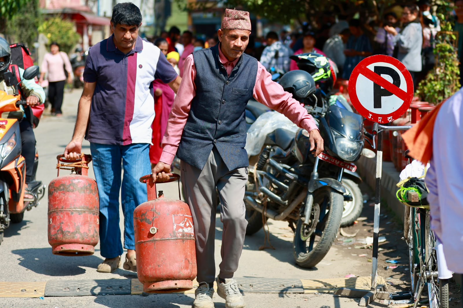 Gas-Line-at-Sifal_Nepal-Photo-Library-(7)-1791804060.jpeg