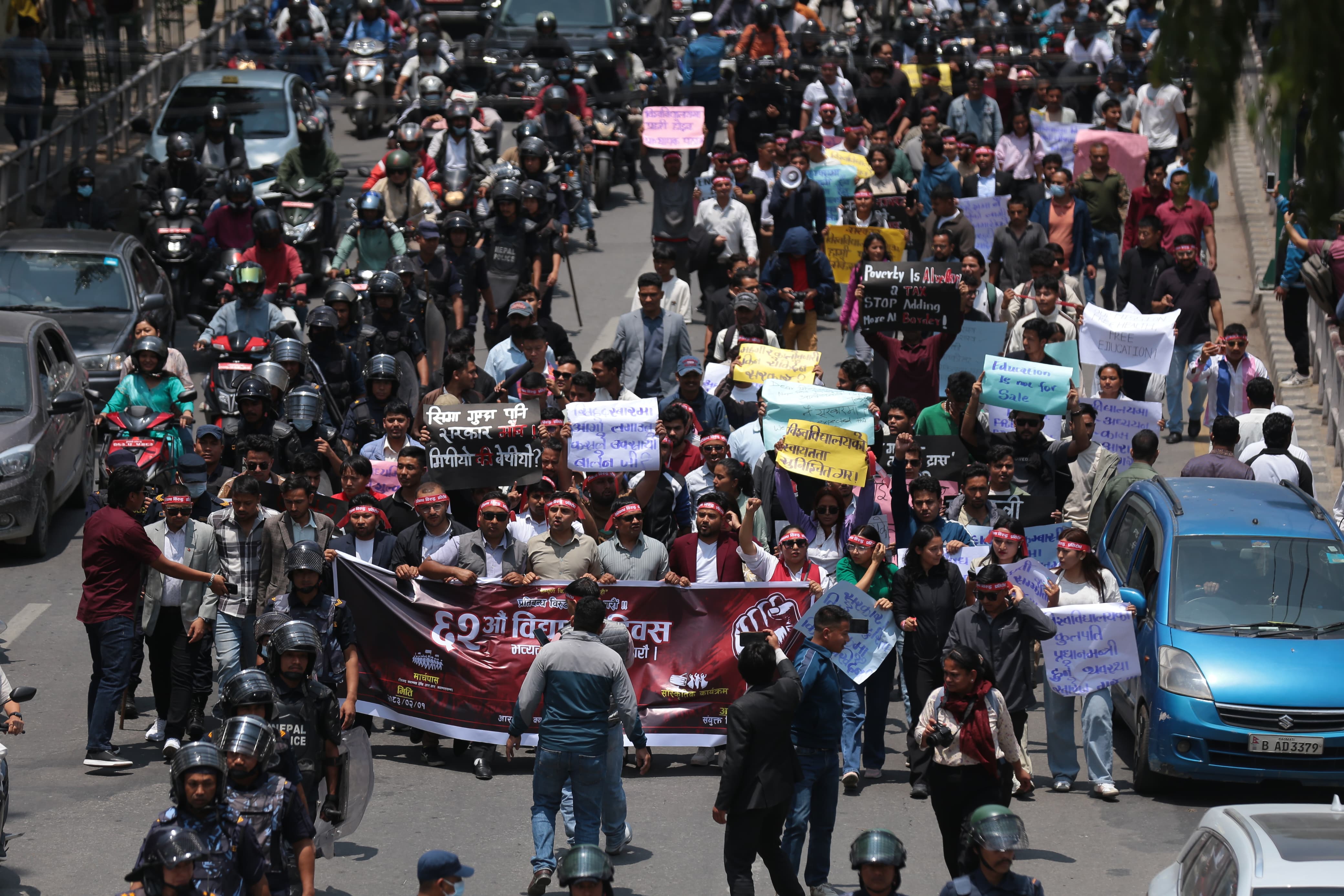 विद्यार्थी दिवसको अवसर संयुक्त विद्यार्थी संगठनद्वारा मार्च पास(तस्बिरहरु)