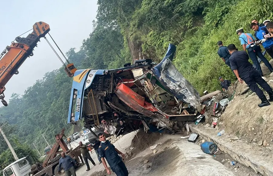 दाउन्ने बस दुर्घटनाः मामा–भान्जाको निधनले एलगाउँ शोकमग्न