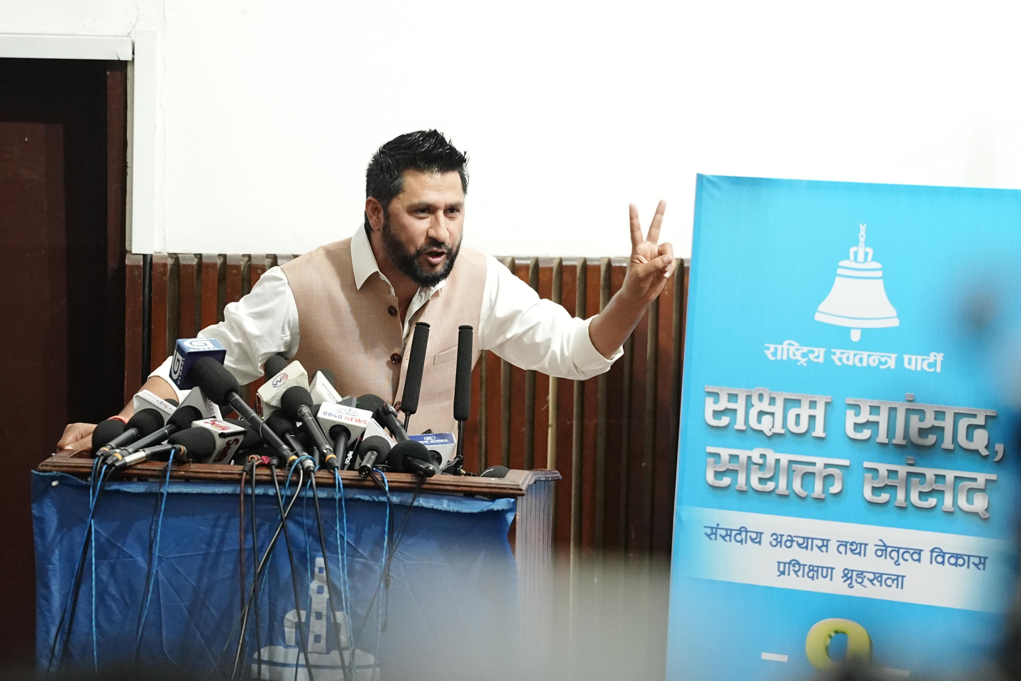कामु प्रधानन्यायाधीशलाई रविको चुनौती– मेरो गर्धन त्यहीँ छ, चलाइदिनुस् हतियार