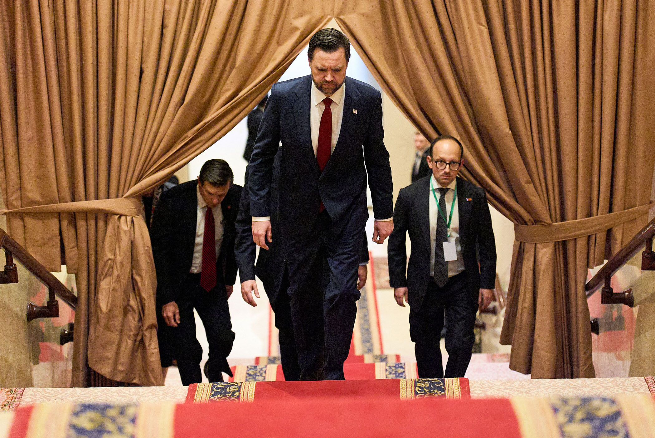 पाकिस्तानबाट अमेरिका फर्किदै जेडी भान्सले भनेः 'इरानका लागि खराब खबर'