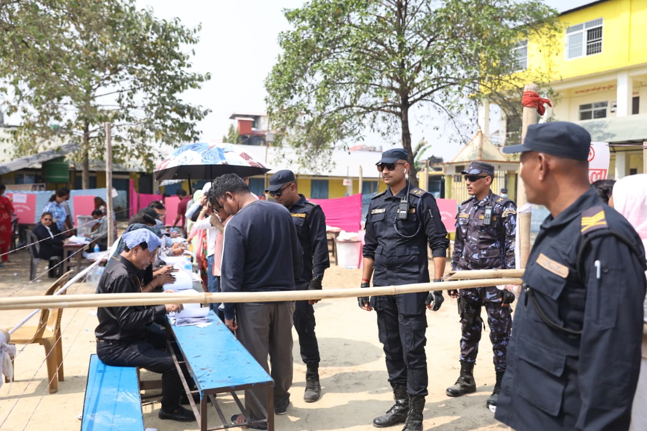 झापा–५ मा शान्तिपूर्ण तवरले मतदान जारी, सुरक्षा निगरानी कडा(तस्बिरहरु)