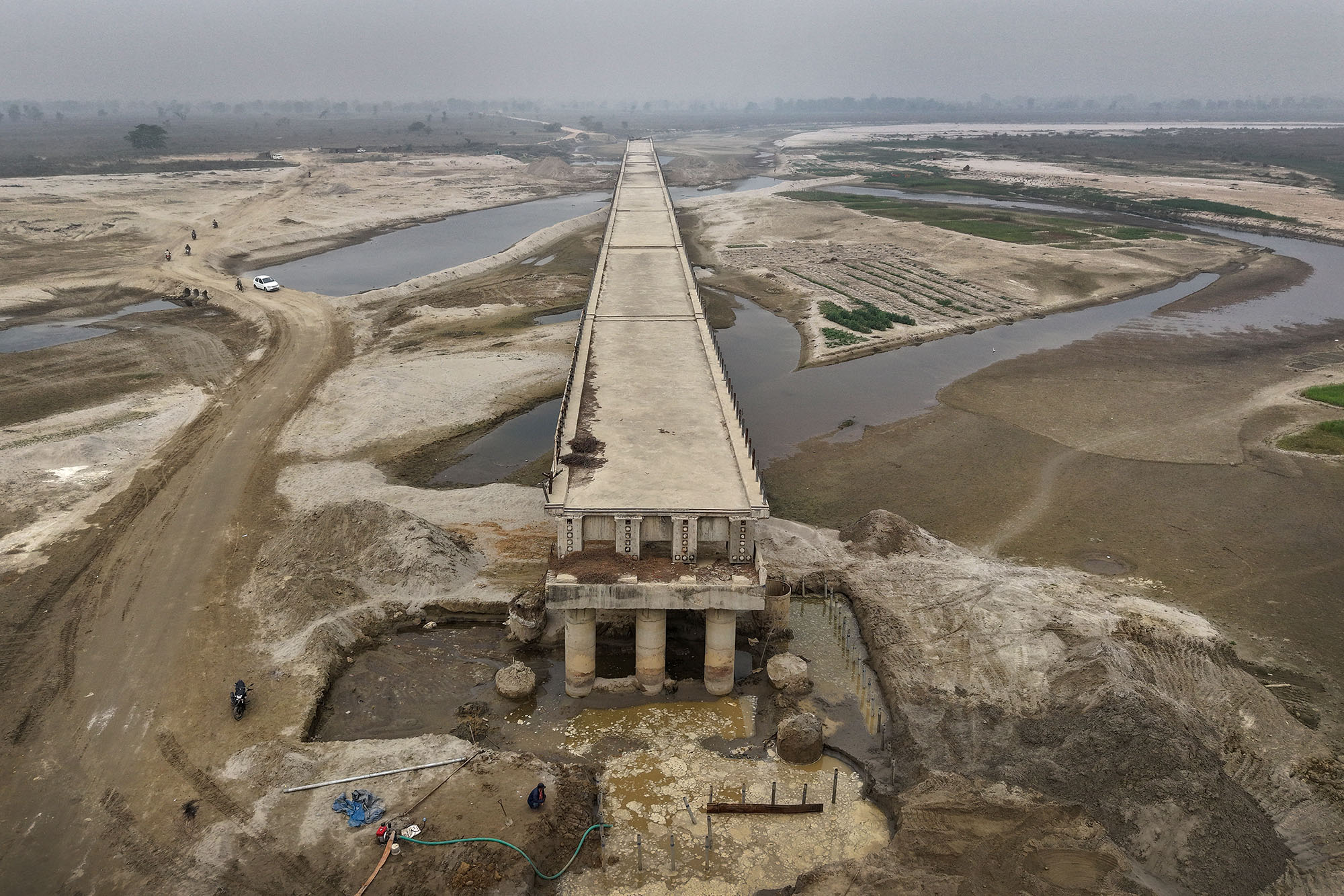 ठेक्का सम्झौता भएको डेढ दशक बितिसक्दा पनि बन्न नसकेको कमला पुल (तस्विरहरु)