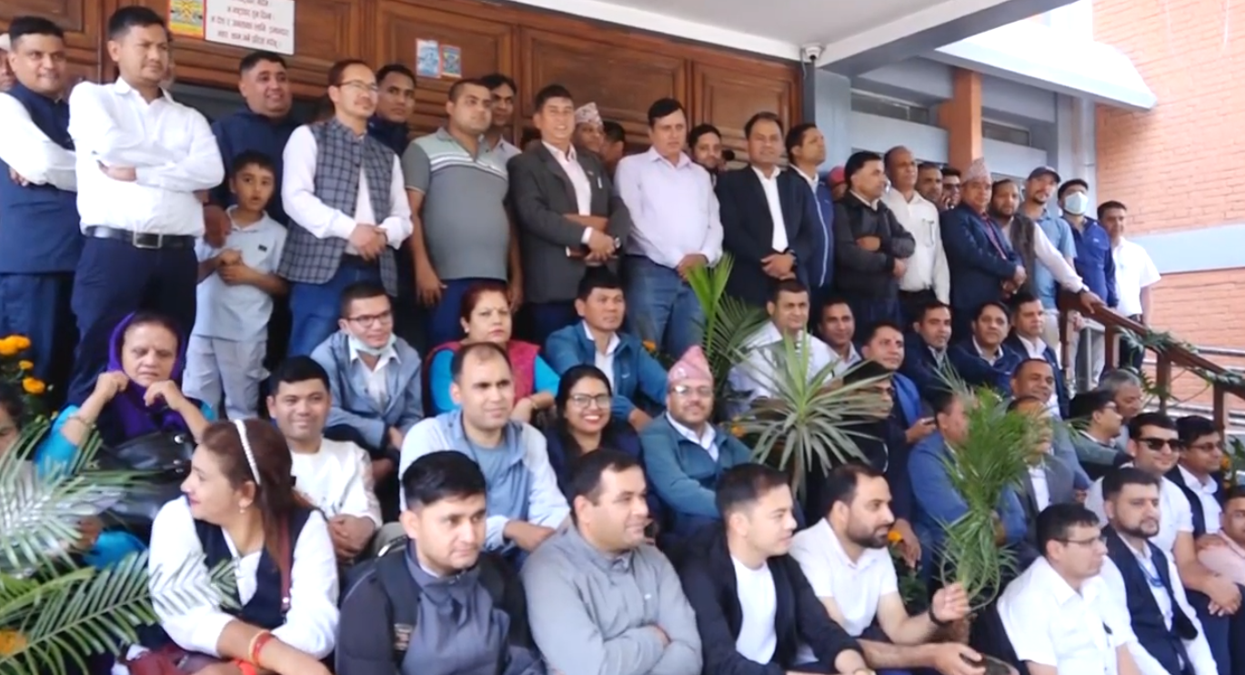 निजामती कर्मचारीहरुद्वारा सामान्य प्रशासन मन्त्रालयमा धर्ना