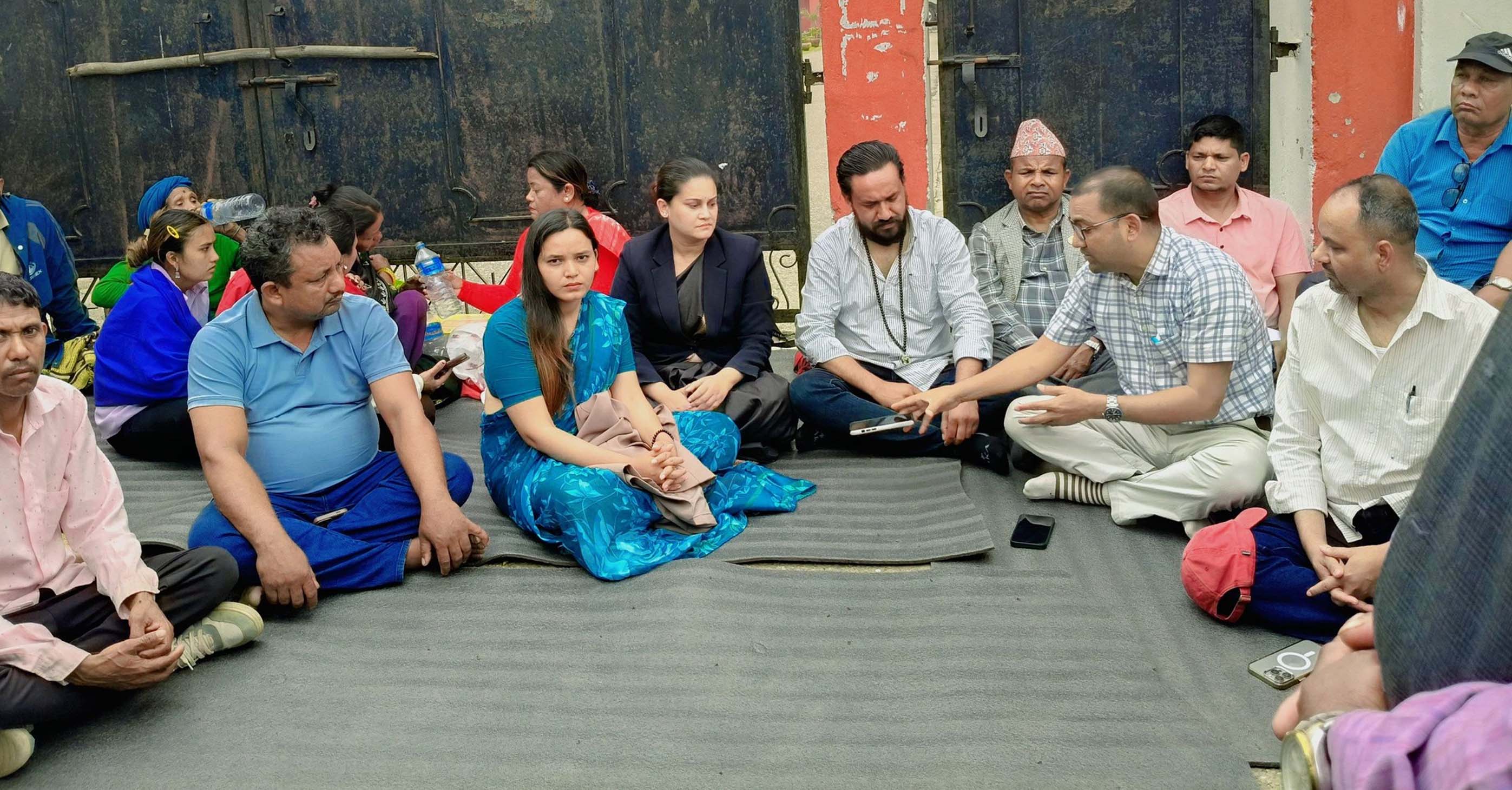 रास्वपाका सांसदहरु नै धर्ना बसेको सिन्धुलीको घटना के हो ?