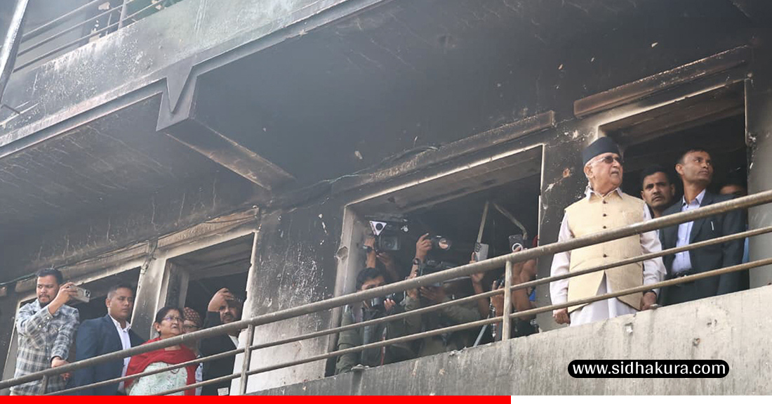 जेन–जी आन्दोलनपछि पहिलो पटक आफ्नो जलेको घर हेर्न बालकोट पुगे ओली (तस्विरहरु)
