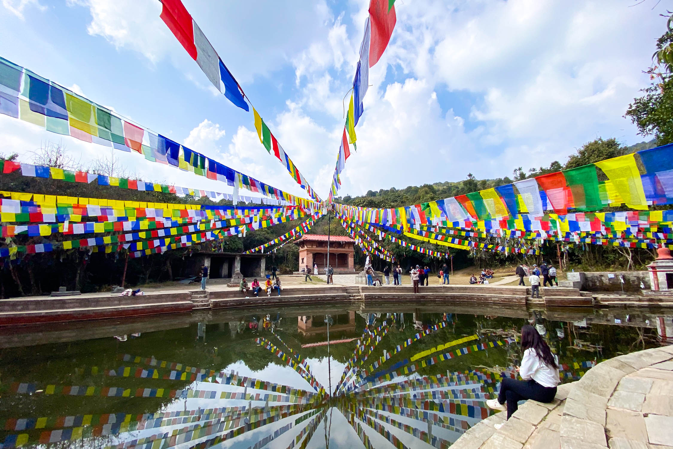 काठमाडौँ उपत्यकाको उत्तरी पहाडी भेगमा शान्त र रहस्यमय मणिचूड दह (तस्बिरहरु)