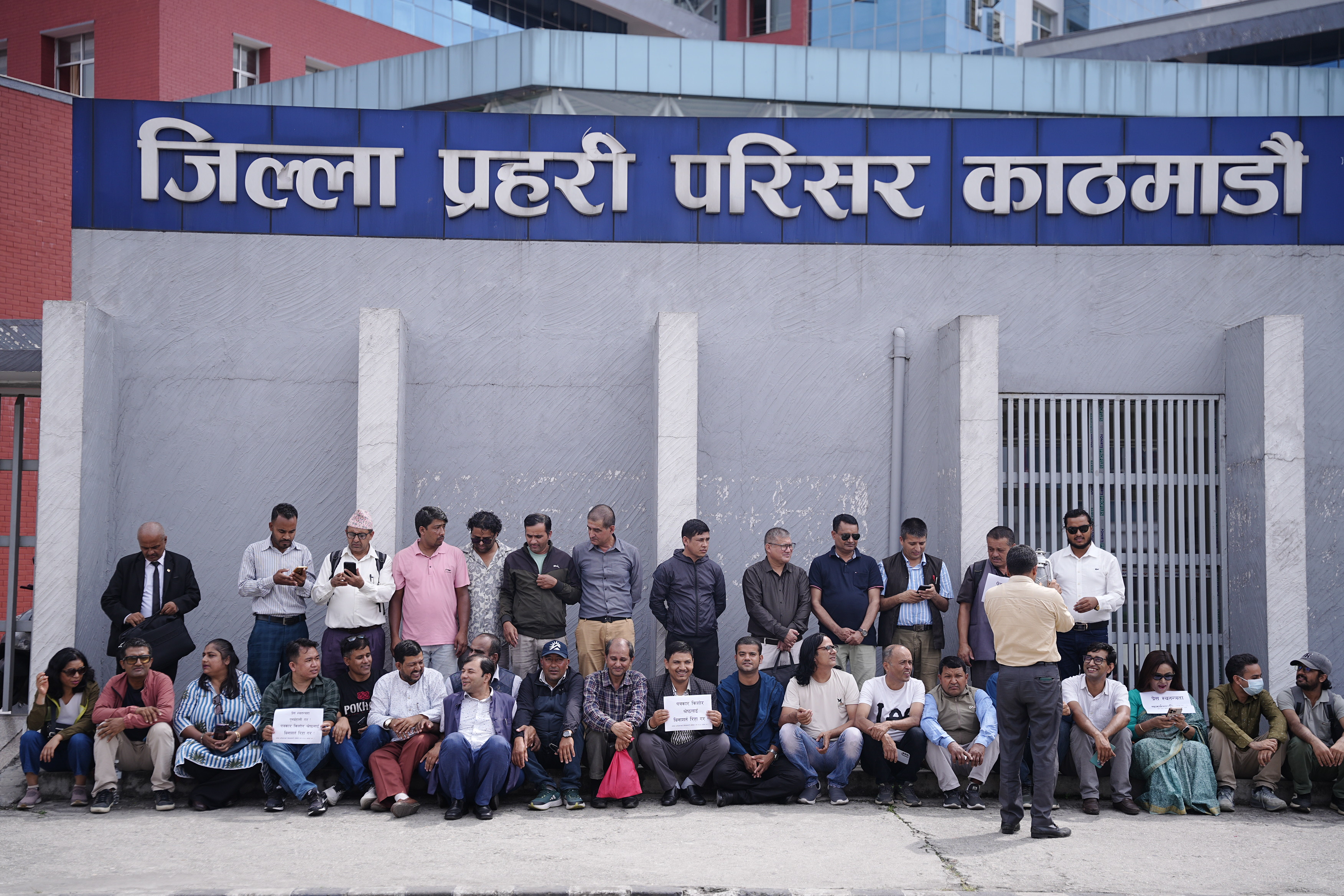 पत्रकार किशोर श्रेष्ठ पक्राउको विरोधमा प्रदर्शन