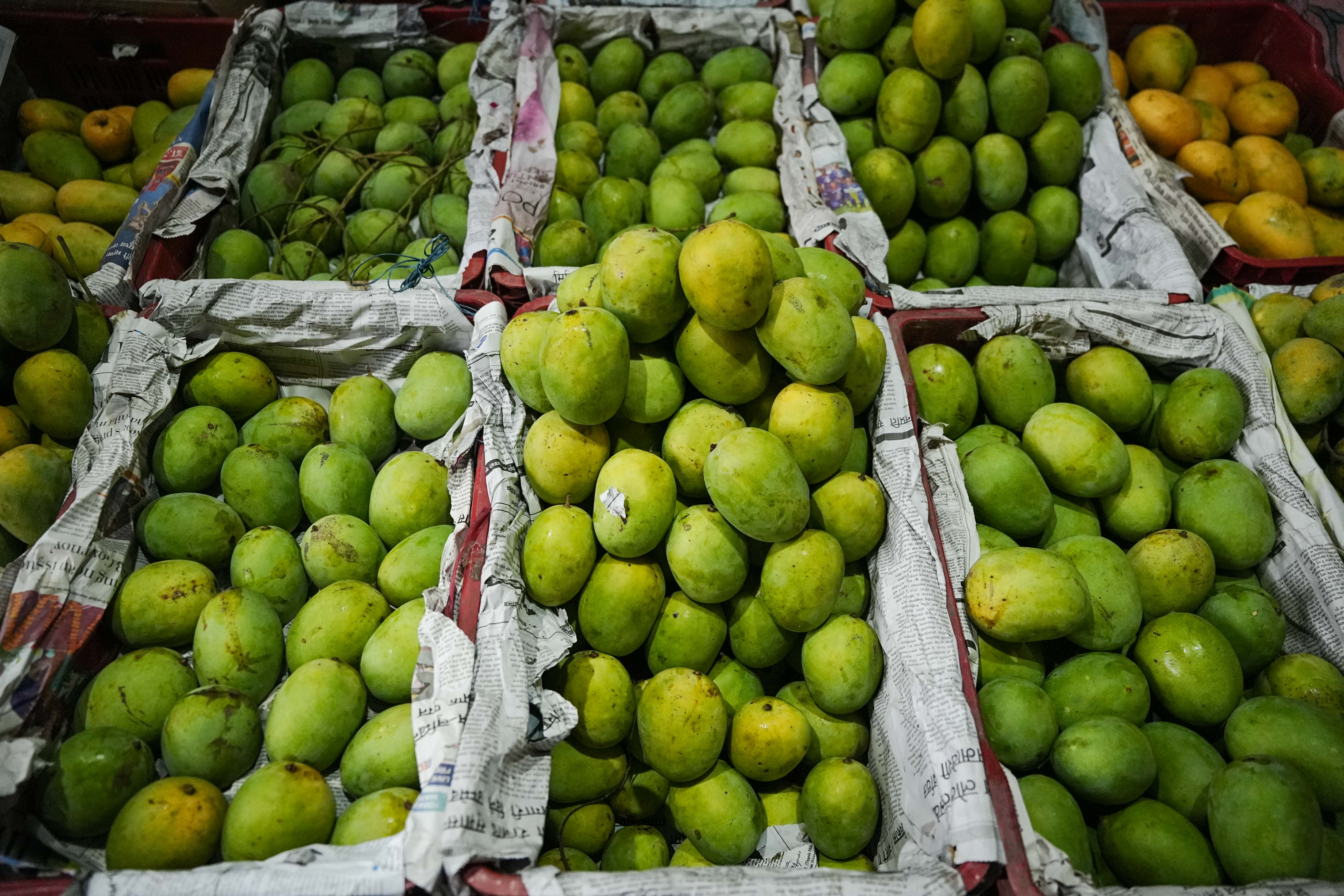 बजारमा नेपाली आँप (तस्बिरहरु)