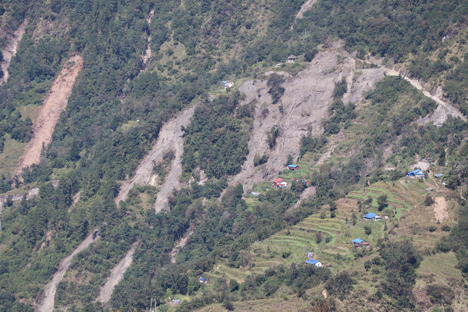 शिखका पहिरो प्रभावित भन्दछन्, ‘आश्रयस्थल भन्दा खाली घरमा बस्न  सहज भयो’