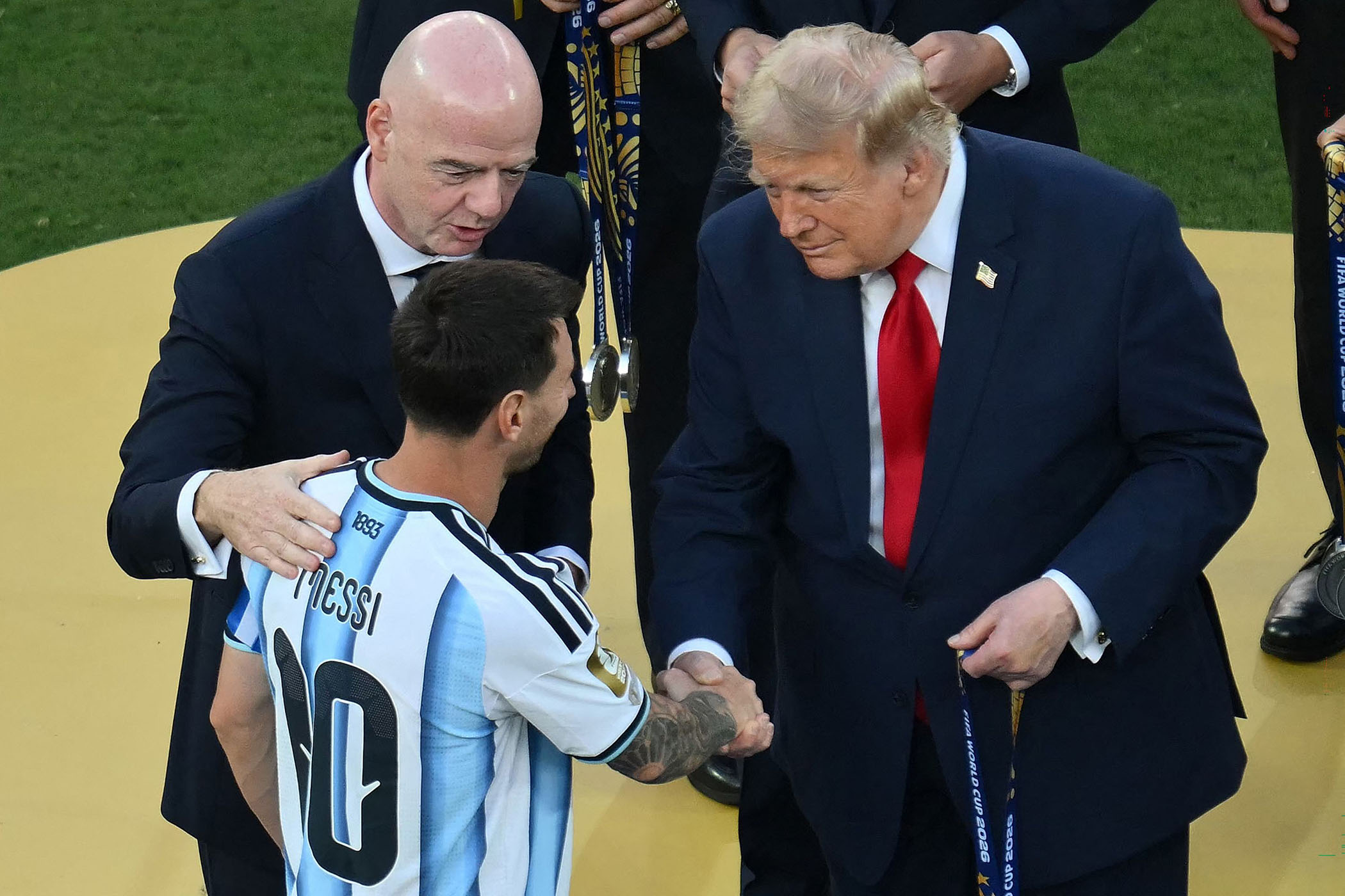 Messi-trump-1784522119.jpg