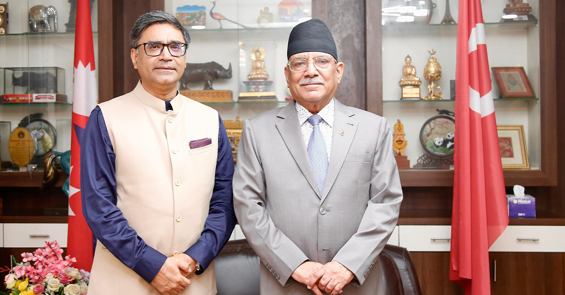 अध्यक्ष  दाहालसँग विदेशसचिव मिश्रीको शिष्टाचार भेट