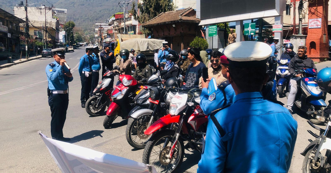 दुईपाङ्ग्रे सवारी चालकसँग ‘दुई मिनेट’ अभियान सुरु