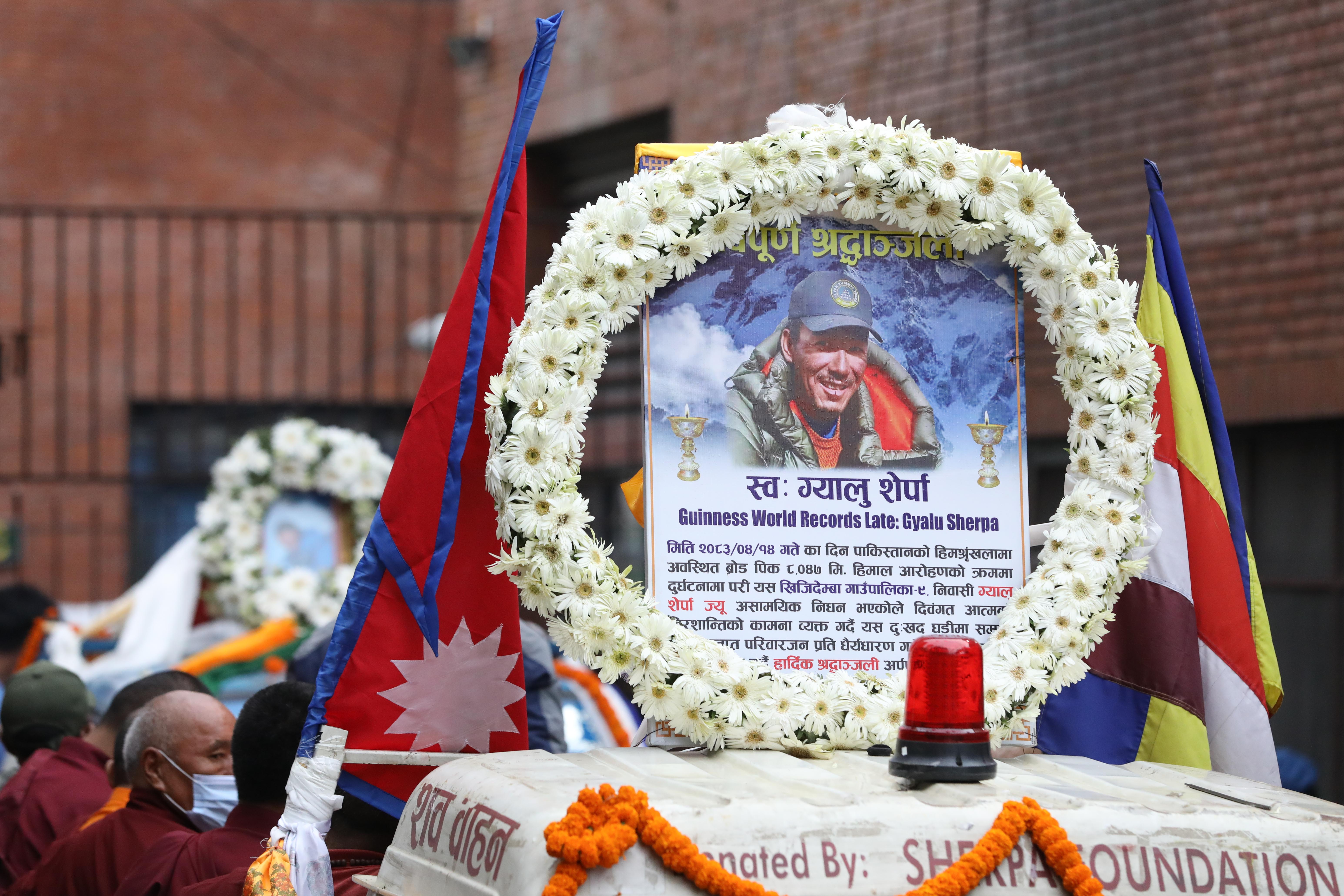 Nepali-Mountaineer-Bodies_-876-1786453811.jpg
