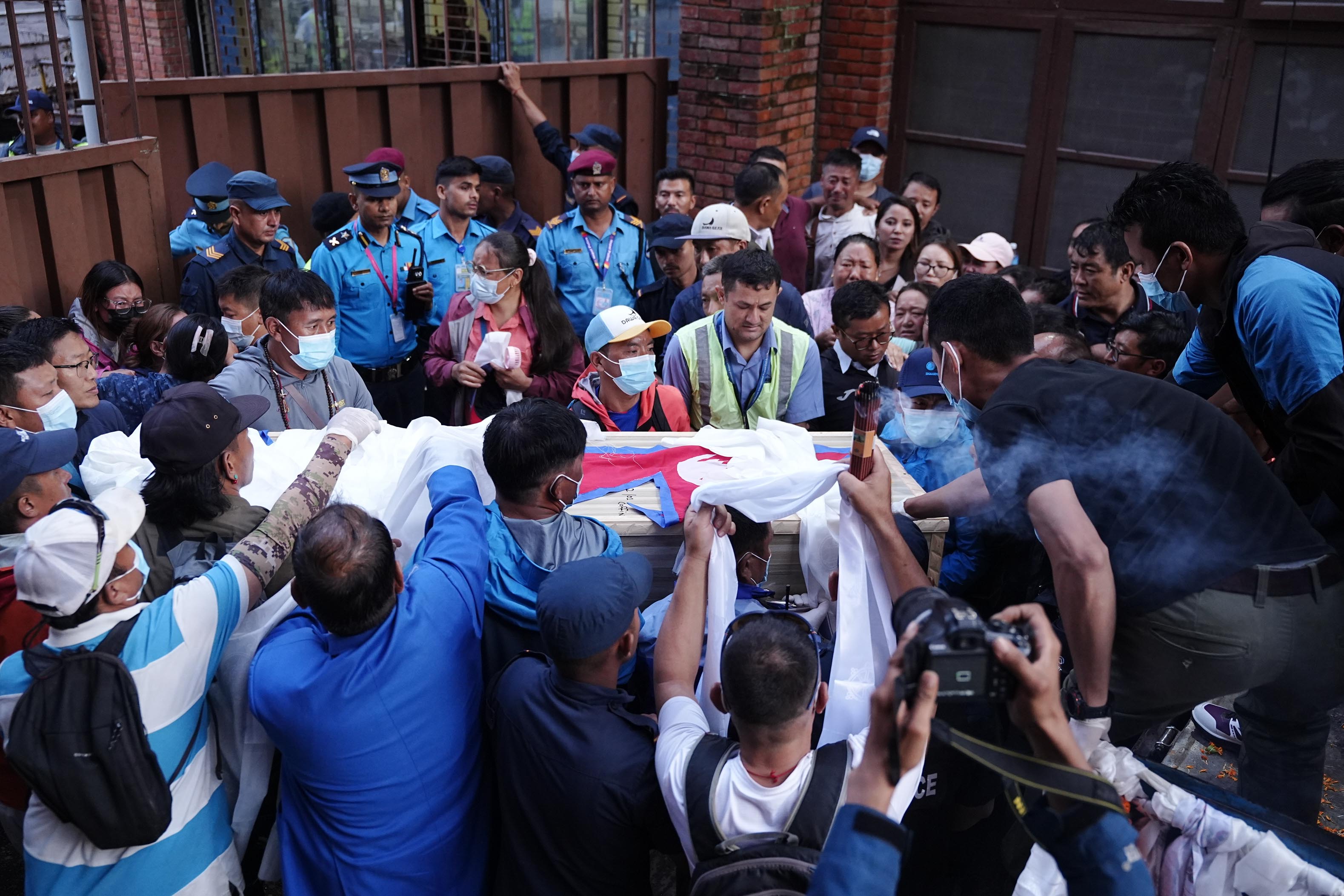 Nepali-Mountaineer-Bodies_-881-1786453811.jpg