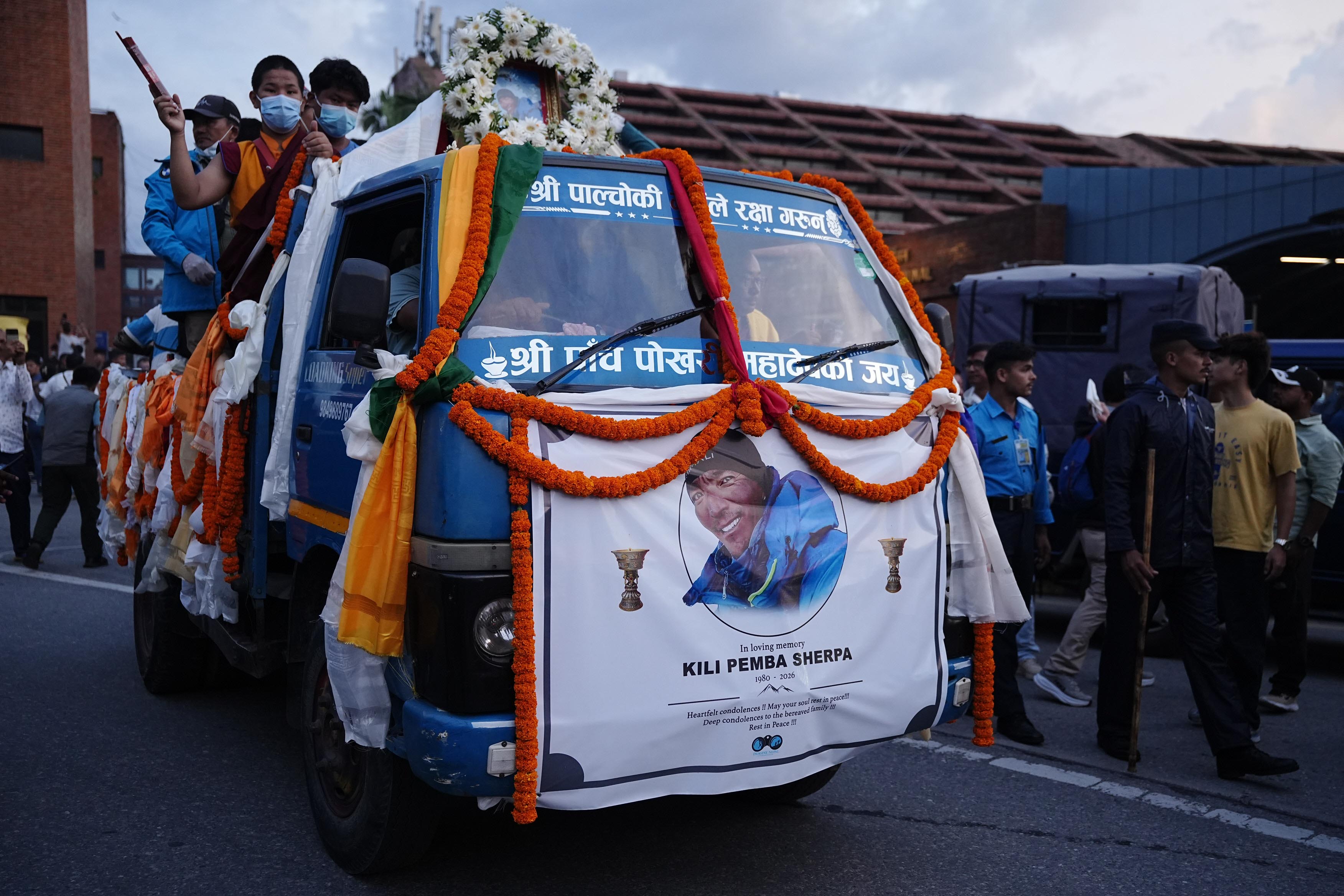 Nepali-Mountaineer-Bodies_-885-1786453814.jpg
